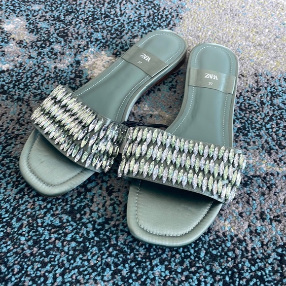 NEW WITH TAGS NEVER WORN ZARA SAGE GREEN & SILVER CRYSTAL JEWEL SANDAL SIZE 37